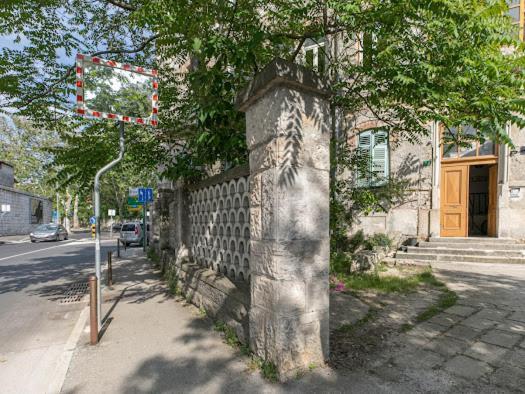 Polai Park Apartments Екстериор снимка
